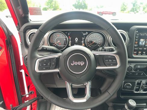 Used 2020 Jeep Wrangler Unlimited Sahara w/ Uconnect 4C Nav & Sound Group AWD/4WD image 24