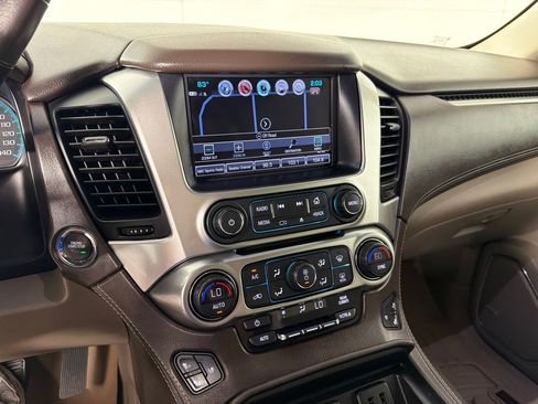 Used 2018 Chevrolet Suburban Premier AWD/4WD image 17