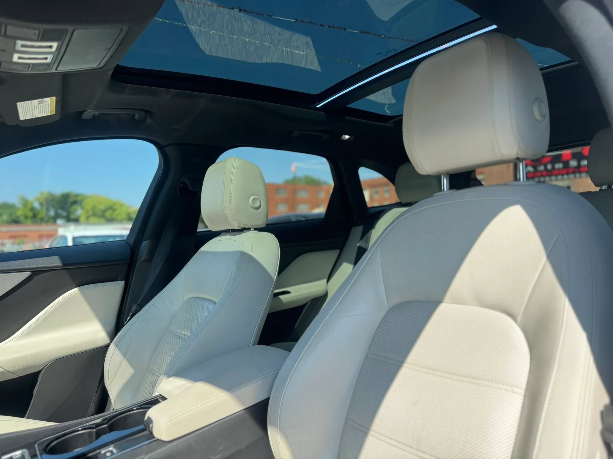 Used 2017 Jaguar F-PACE Prestige AWD/4WD image 18