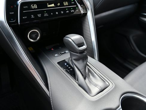 Used 2024 Toyota Venza Limited AWD/4WD image 33