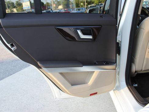 Used 2014 Mercedes-Benz GLK 350 2WD image 17