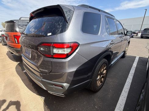 Used 2024 Honda Pilot Touring image 4