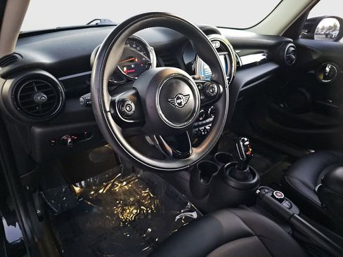 Used 2021 MINI Cooper 4-Door Hardtop image 9