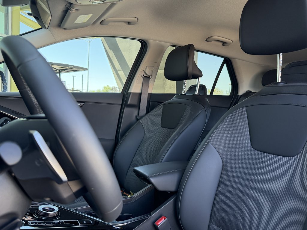 Used 2025 Kia Niro Wind FWD image 31