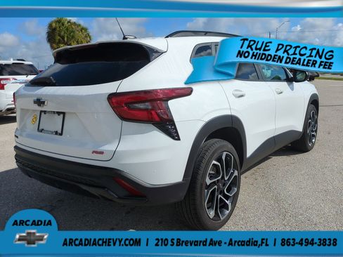 Certified 2024 Chevrolet Trax RS w/ Sunroof Package FWD image 4