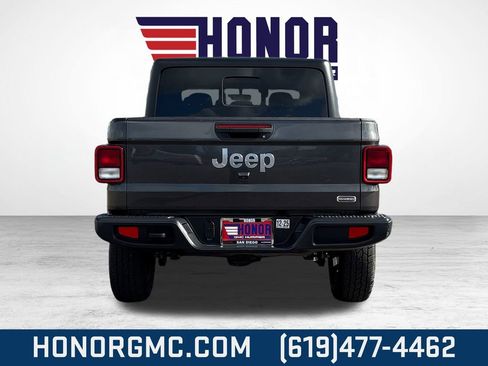 Used 2023 Jeep Gladiator Overland image 4