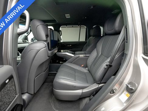 Used 2022 Lexus LX 600 4WD w/ Accessory Package (Z1) image 16
