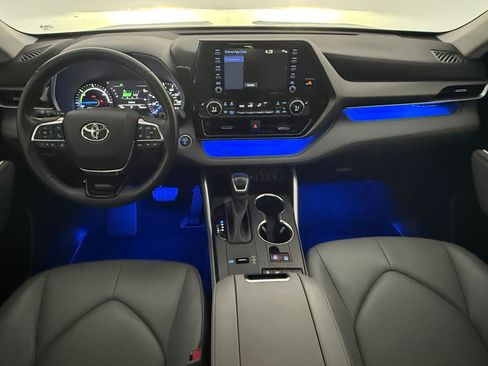 Used 2021 Toyota Highlander XLE FWD image 14