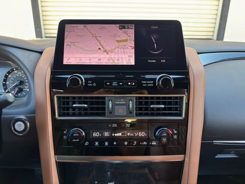 Used 2024 INFINITI QX80 Sensory AWD/4WD image 26