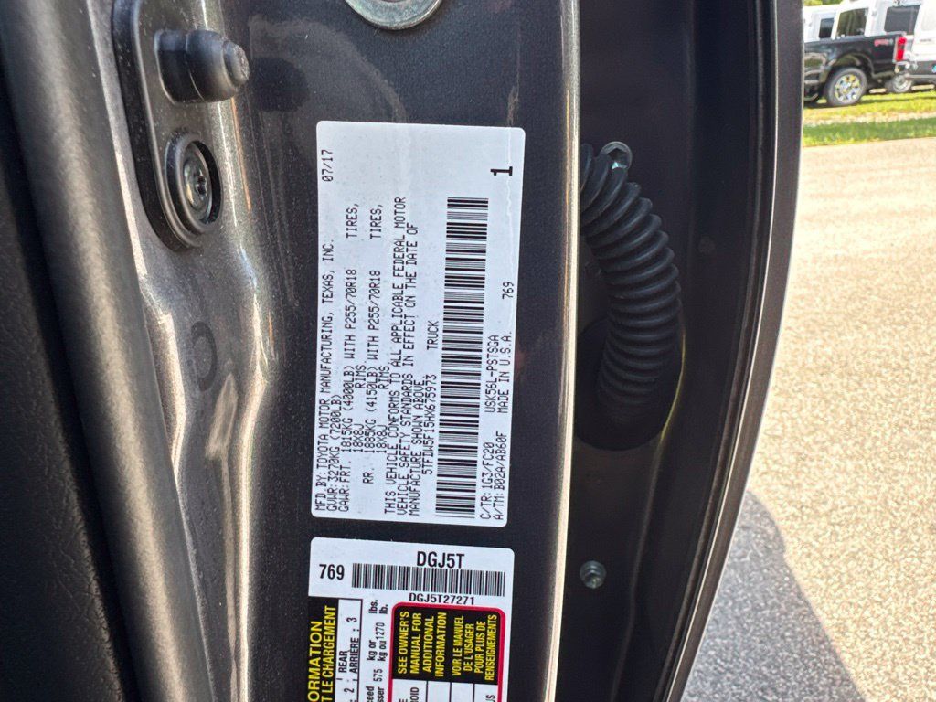 Used 2017 Toyota Tundra SR5 w/ SR5 Upgrade Package AWD/4WD image 14