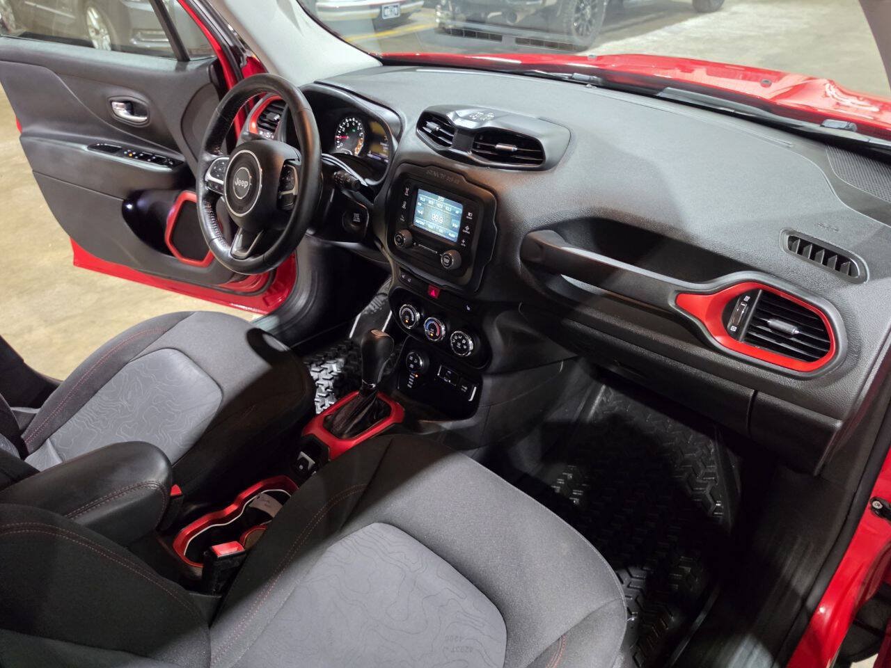 Used 2016 Jeep Renegade Trailhawk w/ Cold Weather Group AWD/4WD image 32