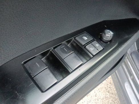 Used 2025 Toyota Camry SE FWD image 13