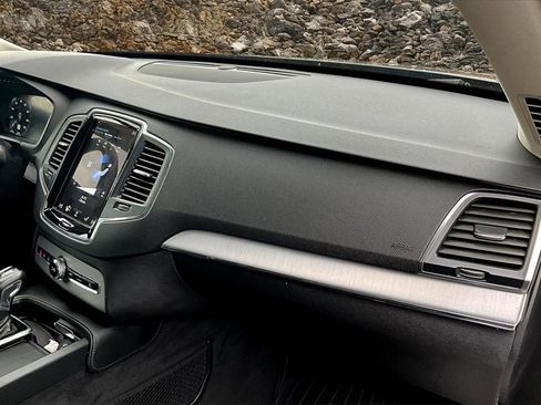 Used 2021 Volvo XC90 T5 Momentum w/ Protection Package Premier image 14