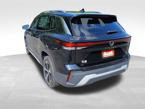 New 2025 Volkswagen Tiguan SE image 3