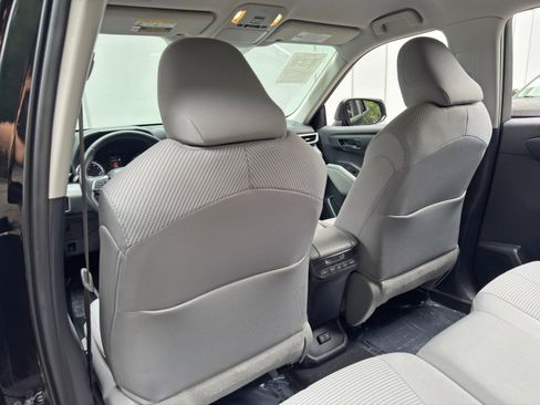 Used 2021 Toyota Highlander LE AWD/4WD image 32