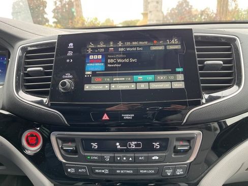 Used 2021 Honda Pilot Touring image 12