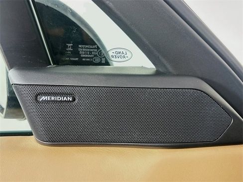 Used 2025 Land Rover Range Rover Sport SE image 18