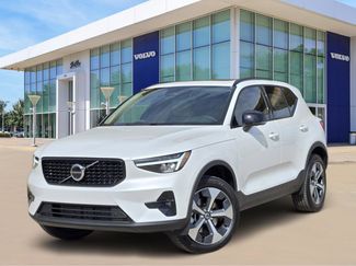 New 2026 Volvo XC40 B5 Plus w/ Protection Package Premier video 1