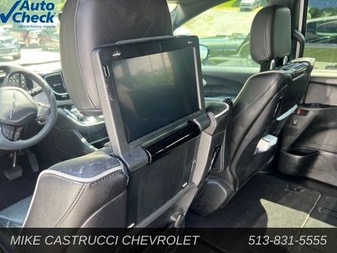Used 2024 Chrysler Pacifica Limited w/ Uconnect Theater Family Group FWD image 5