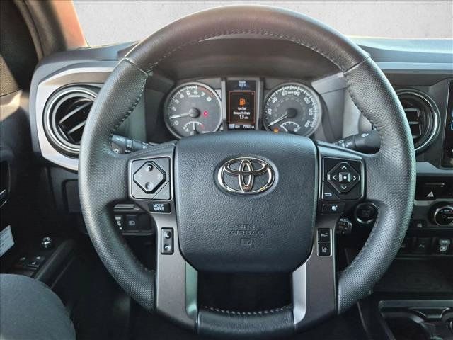 Used 2018 Toyota Tacoma TRD Off-Road AWD/4WD image 14