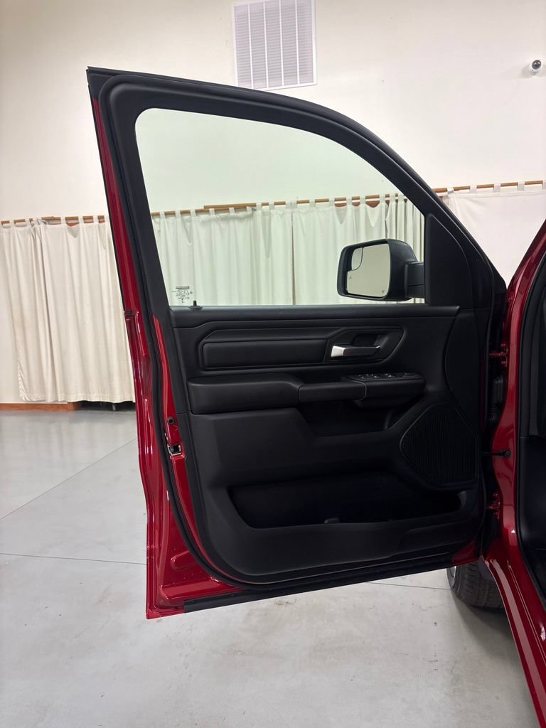 New 2026 RAM 1500 Express AWD/4WD image 16
