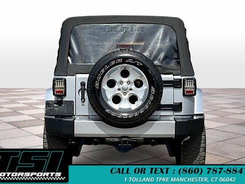 Used 2018 Jeep Wrangler Unlimited Sahara AWD/4WD image 4