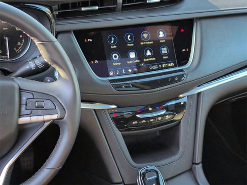 Used 2025 Cadillac XT6 Luxury image 30