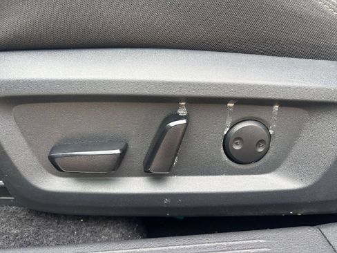 Used 2025 Nissan Rogue SV FWD image 22