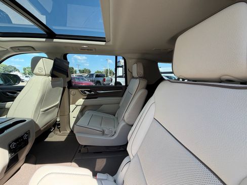 Used 2021 GMC Yukon XL Denali w/ Denali Ultimate Package AWD/4WD image 5