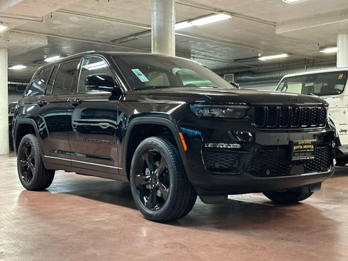 New 2025 Jeep Grand Cherokee Limited w/ Luxury Tech Group II image 7