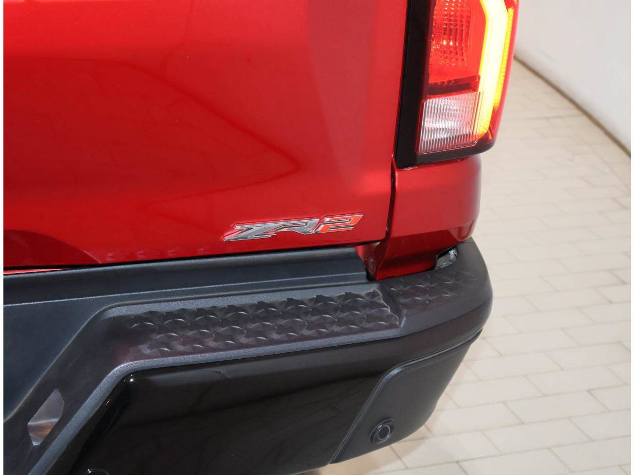 Used 2025 Chevrolet Colorado ZR2 w/ Technology Package AWD/4WD image 6