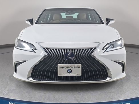 Used 2021 Lexus ES 300h w/ Luxury Package image 3