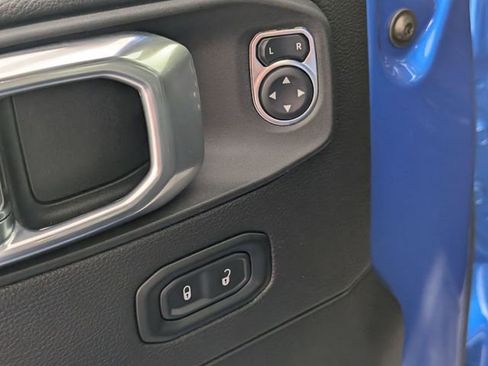 Used 2023 Jeep Wrangler Unlimited Rubicon 4xe AWD/4WD image 11
