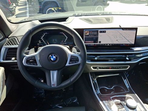 Used 2025 BMW X7 xDrive40i w/ M Sport Package image 13