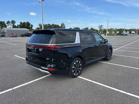 Used 2024 Kia Carnival EX FWD image 6