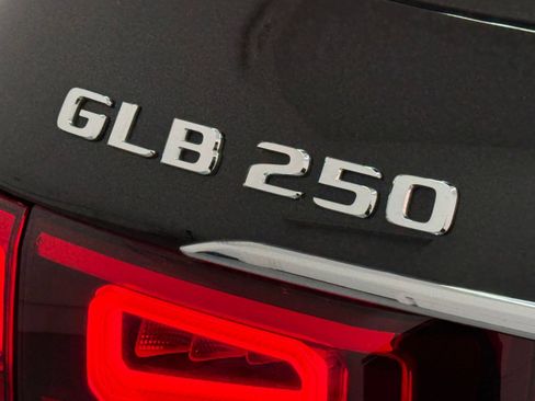 Certified 2023 Mercedes-Benz GLB 250 image 23