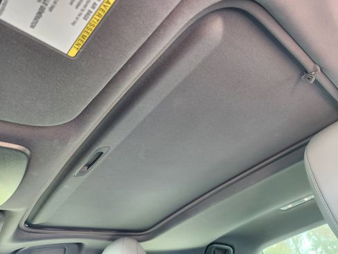 Used 2021 Toyota Avalon Limited image 27