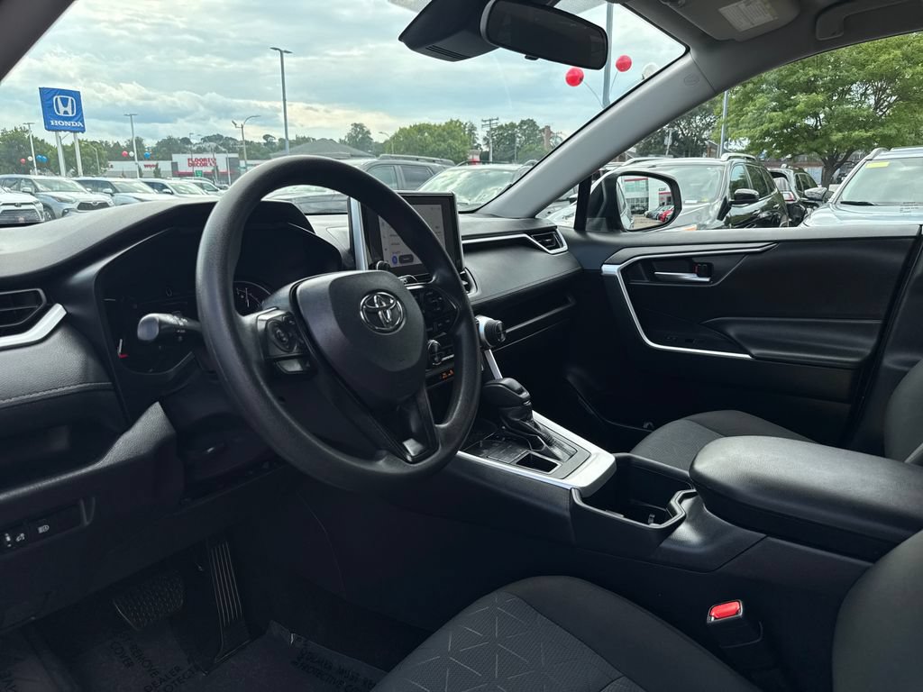 Used 2025 Toyota RAV4 XLE AWD/4WD image 14