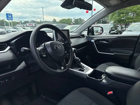Used 2025 Toyota RAV4 XLE AWD/4WD image 14