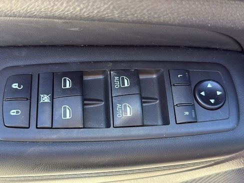 Used 2021 Jeep Grand Cherokee Laredo X image 17