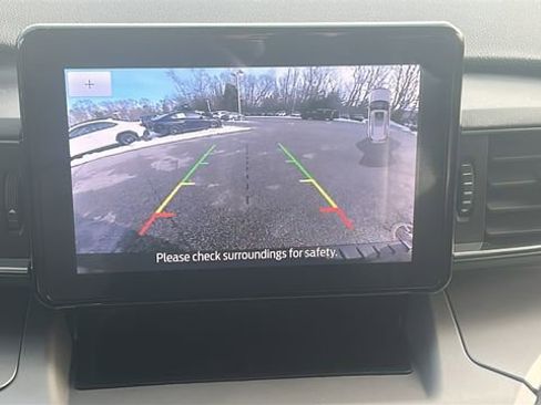 Used 2023 Ford Explorer XLT image 28