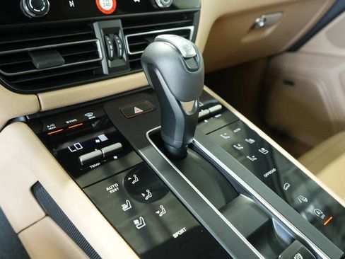 Used 2024 Porsche Macan image 24