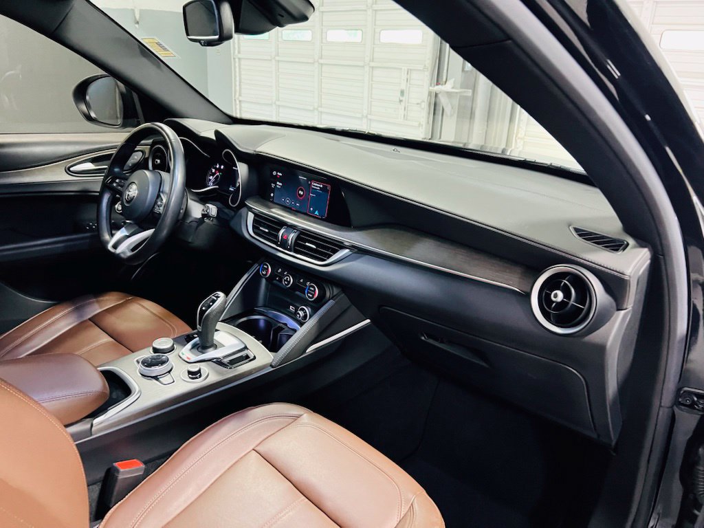 Used 2023 Alfa Romeo Stelvio Ti AWD/4WD image 35