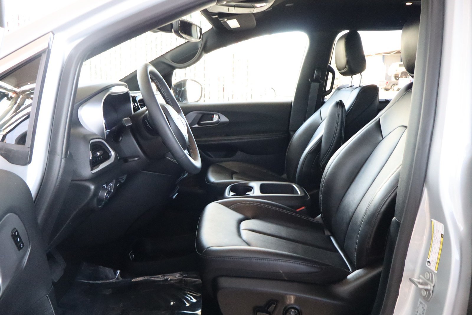 Used 2026 Chrysler Pacifica Select FWD image 20