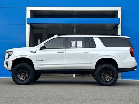 Used 2024 GMC Yukon XL AT4 w/ Technology Package AWD/4WD image 9