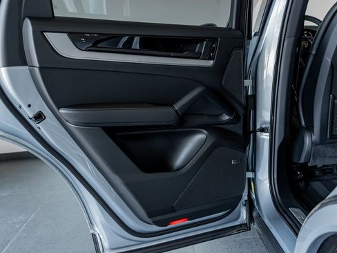 Certified 2024 Porsche Cayenne image 21