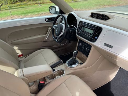 Used 2013 Volkswagen Beetle TDI image 38