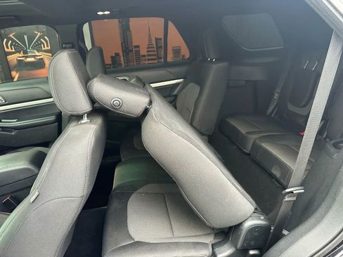 Used 2018 Ford Explorer XLT w/ Equipment Group 201A image 10