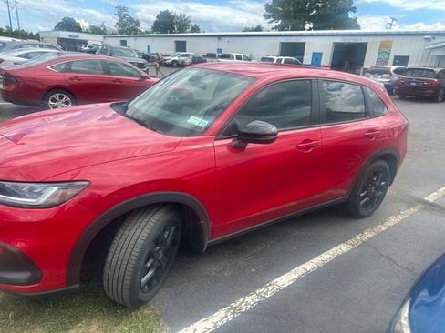 Used 2025 Honda HR-V Sport image 2