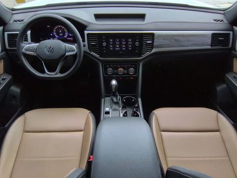 Used 2022 Volkswagen Atlas Cross Sport SE w/ Black Wheel Package image 15